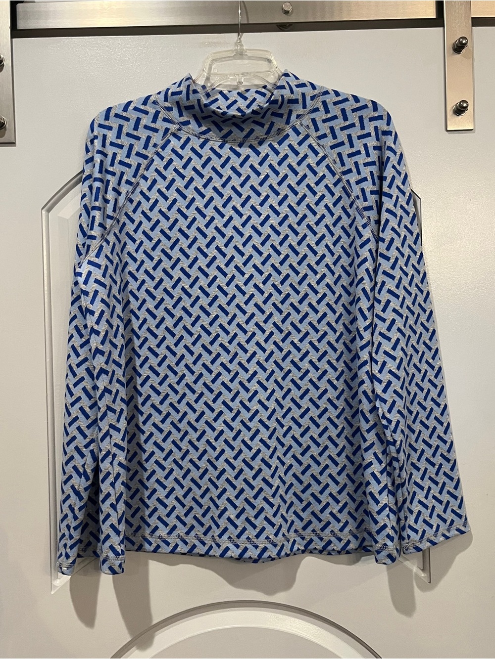 Liz Claiborne Long-Sleeve Blue graphic chevron Patterned Mock knit turtleneck.
